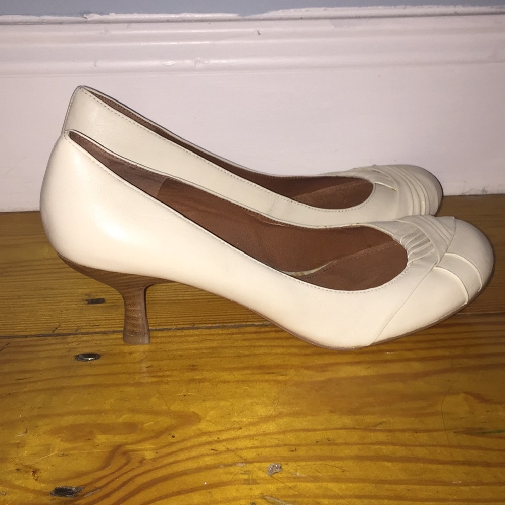 SALE! 2 for $5!!  Beautiful light cream Aldo heels